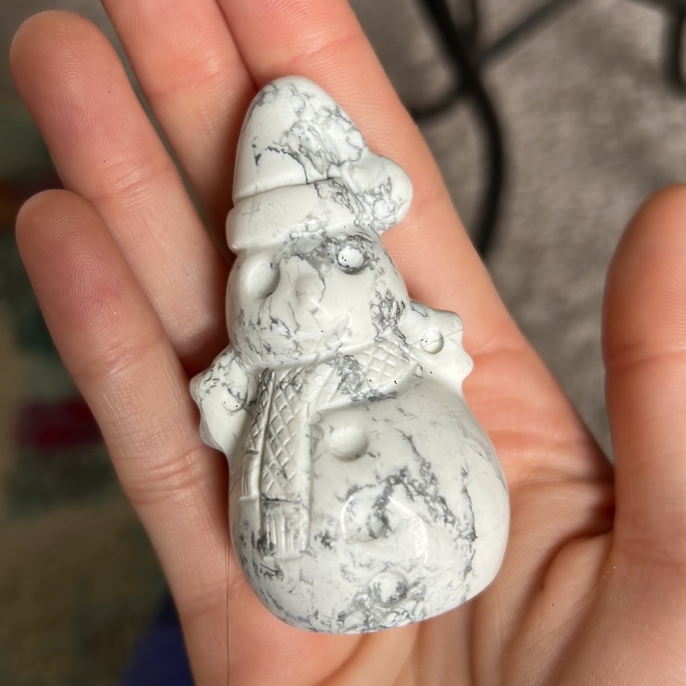 Howlite Snowman - Picture 3 of 3